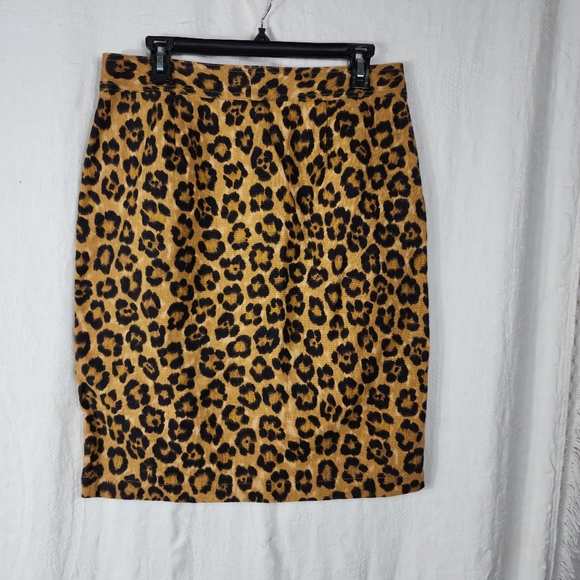 Skirt - Picture 2 of 6